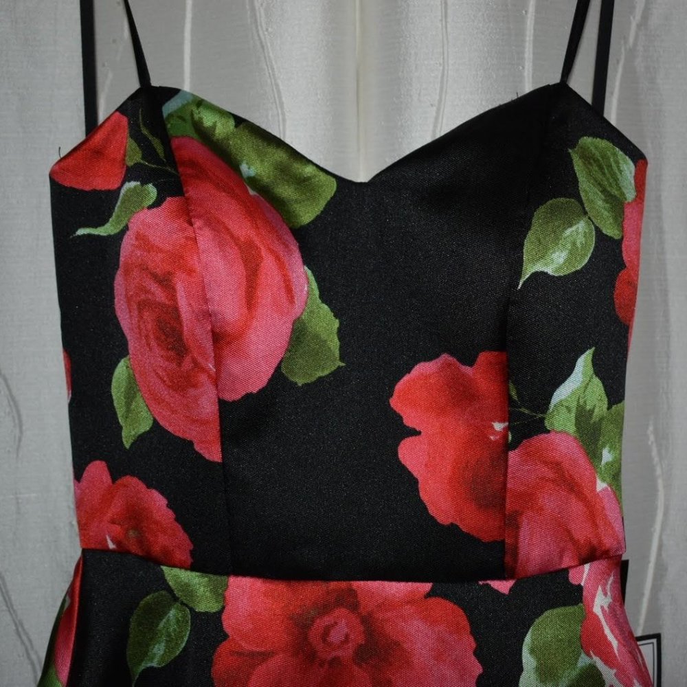 PROM DRESS!! - Picture 2 of 5